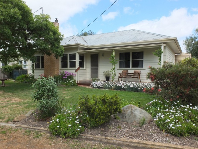 29 Faraday St, Avoca VIC 3467