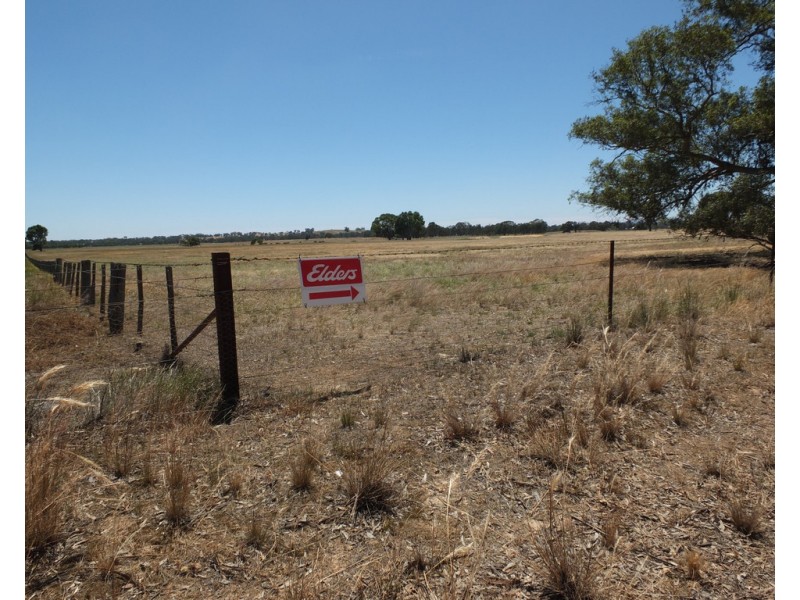 CA21,21A,21B, 33B,33CMoyreisk-Redbank Rd, Redbank VIC 3477