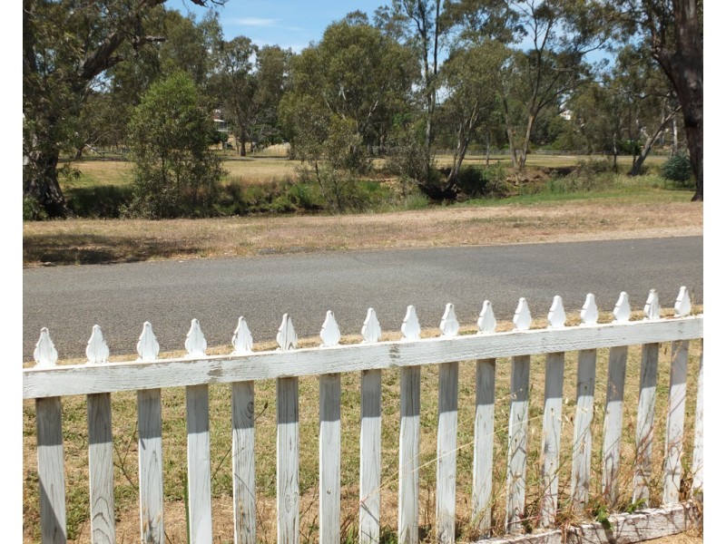 43 Faraday St, Avoca VIC 3467