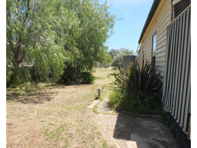 43 Faraday St, Avoca VIC 3467