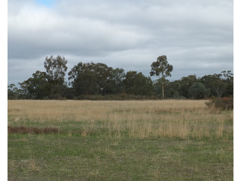 CA 1A and 5, 122 Redpath Road, Avoca VIC 3467