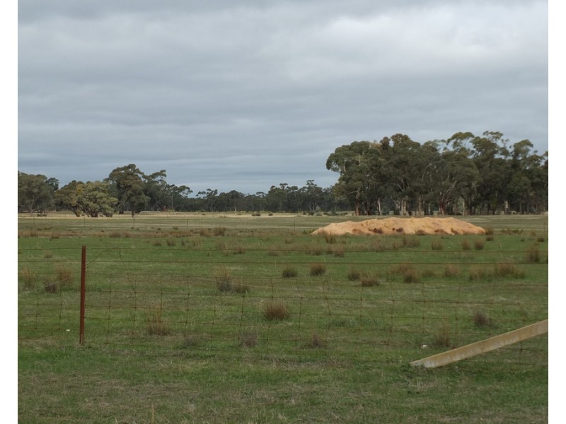 CA 1A and 5, 122 Redpath Road, Avoca VIC 3467