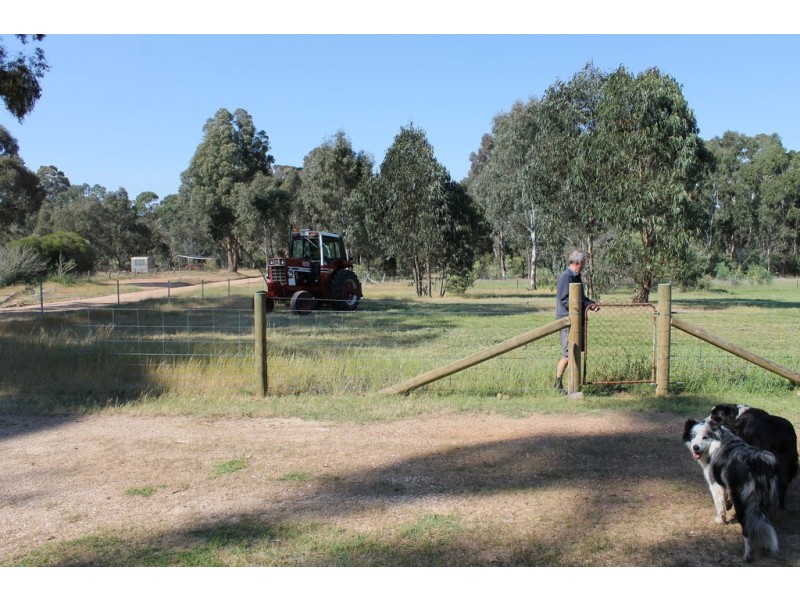 91 Greens Lane, Moonambel VIC 3478