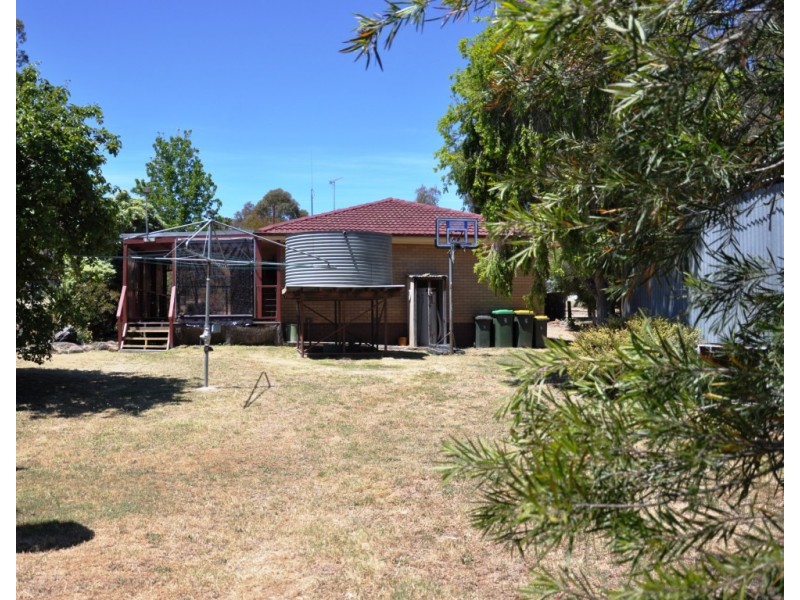 9 High Street, Avoca VIC 3467