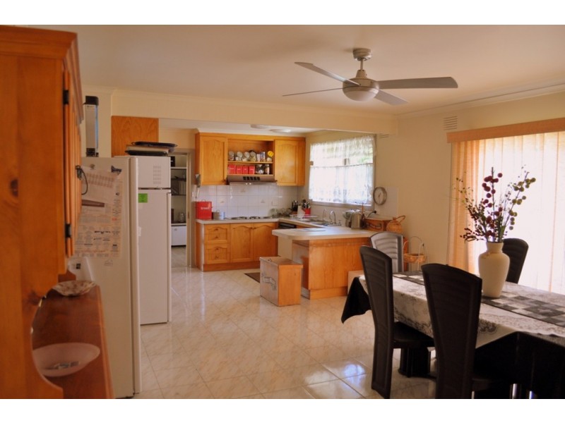 6 Mountain View Street, Avoca VIC 3467