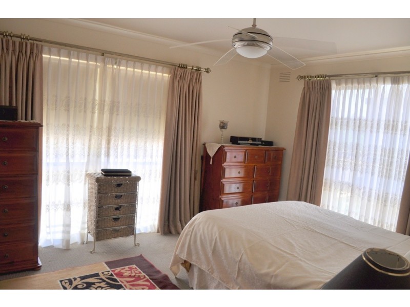 6 Mountain View Street, Avoca VIC 3467