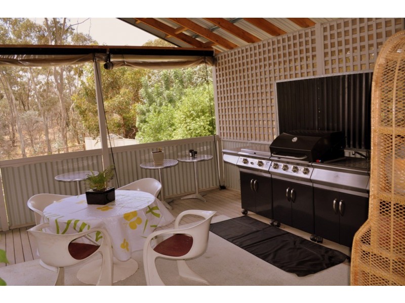 6 Mountain View Street, Avoca VIC 3467