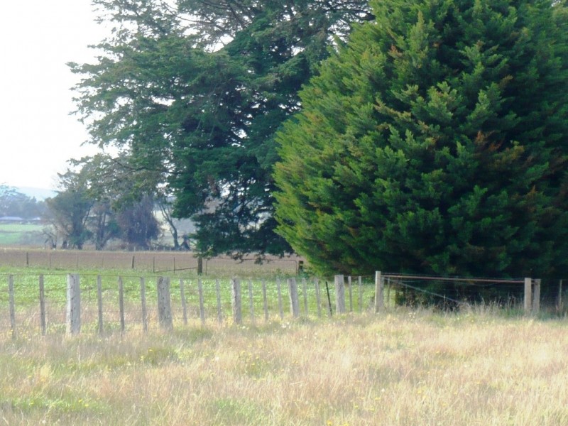 Cnr Dean – Newlyn Rd and Ryries Rd, Newlyn VIC 3364