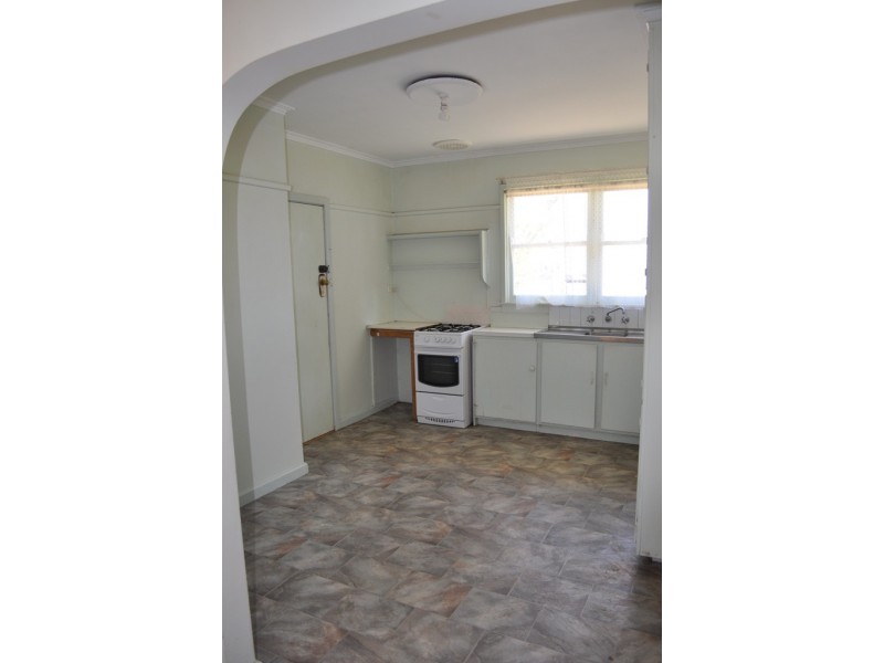 9 York Avenue, Avoca VIC 3467