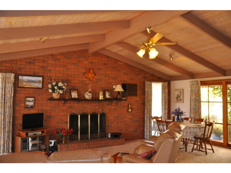 5630 Stawell-Avoca Rd, Moonambel VIC 3478