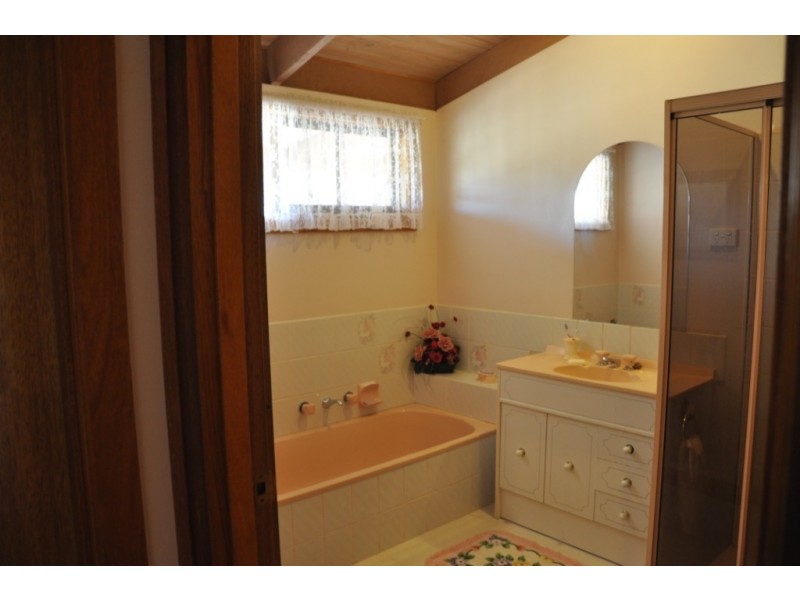 5630 Stawell-Avoca Rd, Moonambel VIC 3478