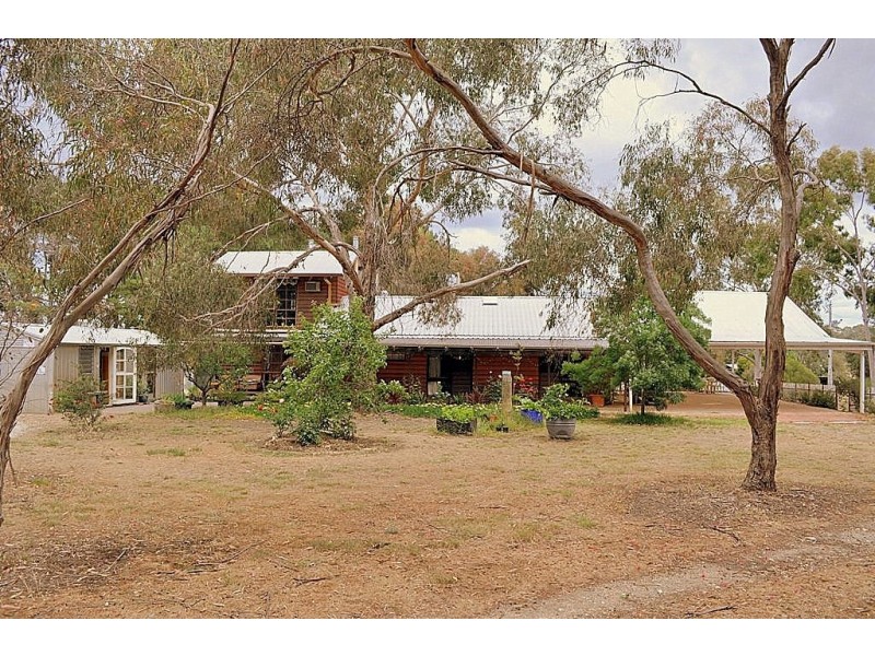 5439 Sunraysia Hwy, Avoca VIC 3467