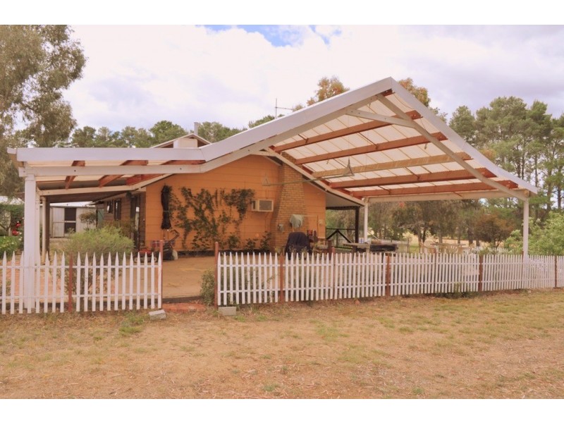 5439 Sunraysia Hwy, Avoca VIC 3467
