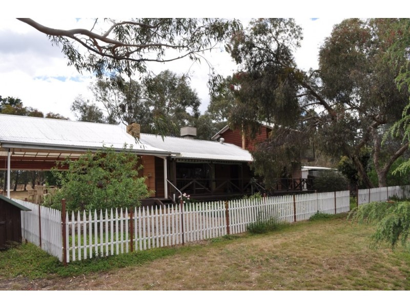 5439 Sunraysia Hwy, Avoca VIC 3467