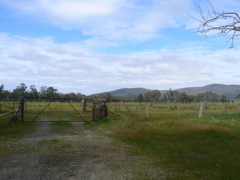 Number 1 Creek Road, Avoca VIC 3467