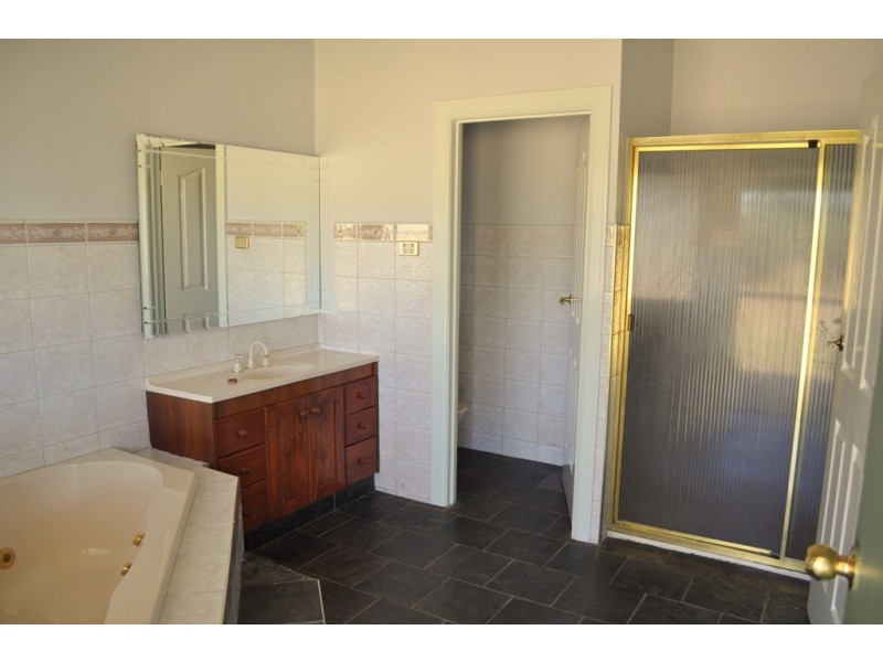 120 Ingliston Drive, Ballan VIC 3342