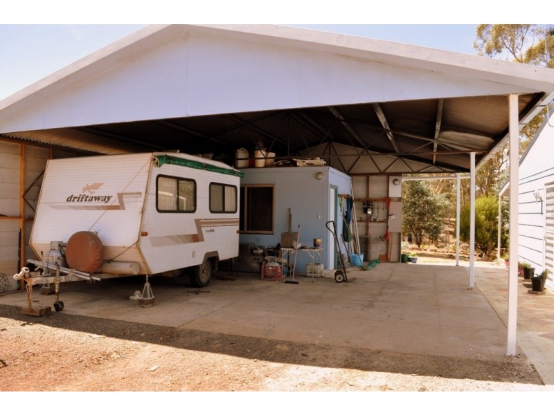 2 Mountain View Street, Avoca VIC 3467