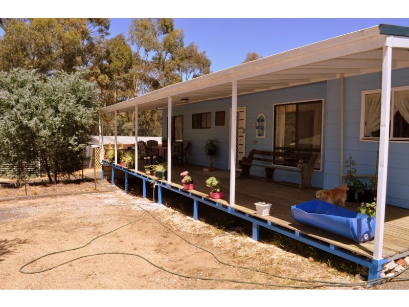 2 Mountain View Street, Avoca VIC 3467