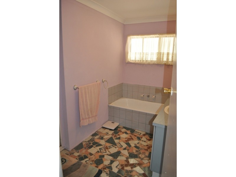 2 Mountain View Street, Avoca VIC 3467