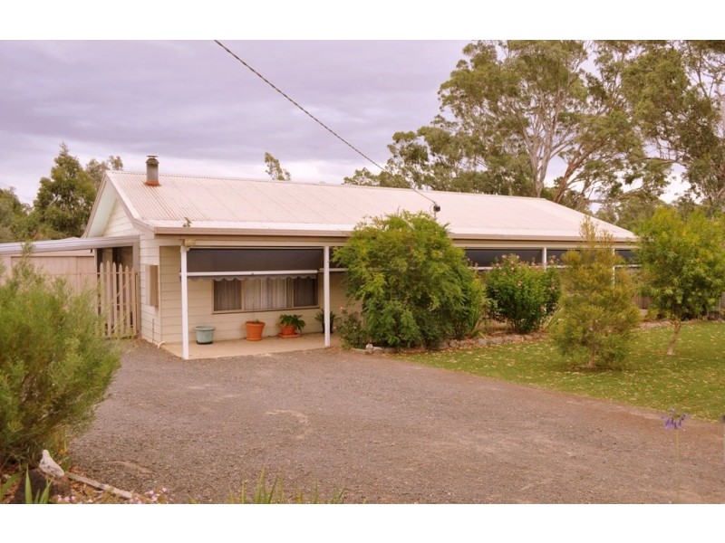 13 High Street, Avoca VIC 3467