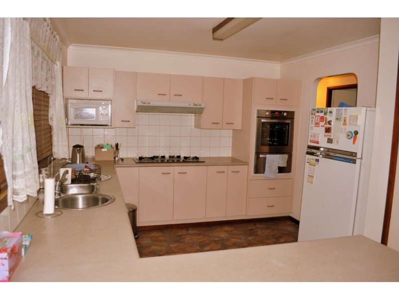 13 High Street, Avoca VIC 3467