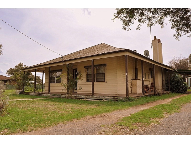 32 Ararat Road, Avoca VIC 3467