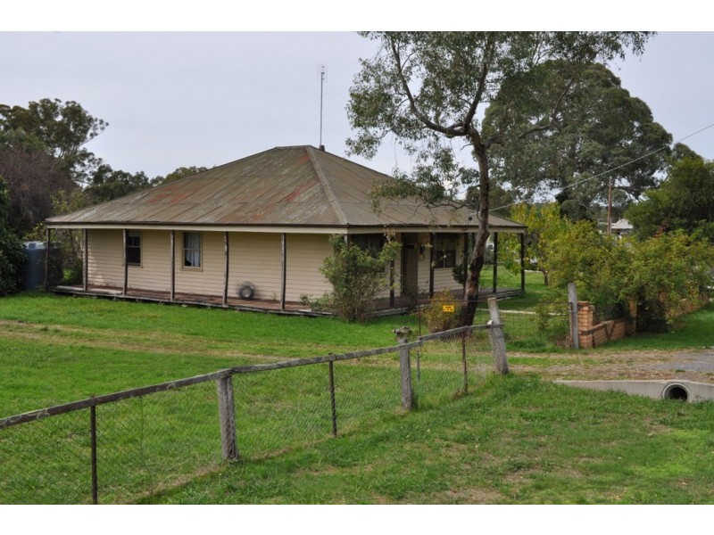 32 Ararat Road, Avoca VIC 3467