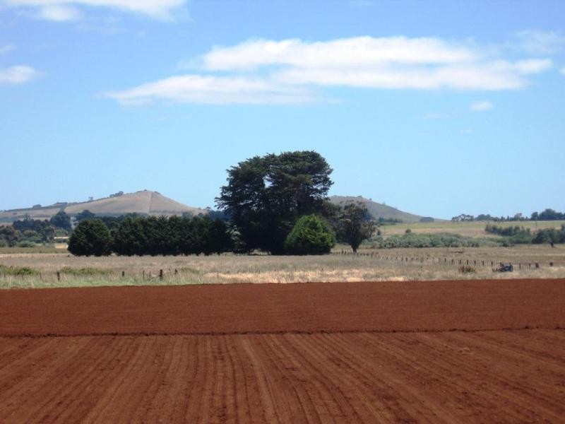 - Cnr. Dean Newlyn Rd. and Ryries Rd., Newlyn VIC 3364