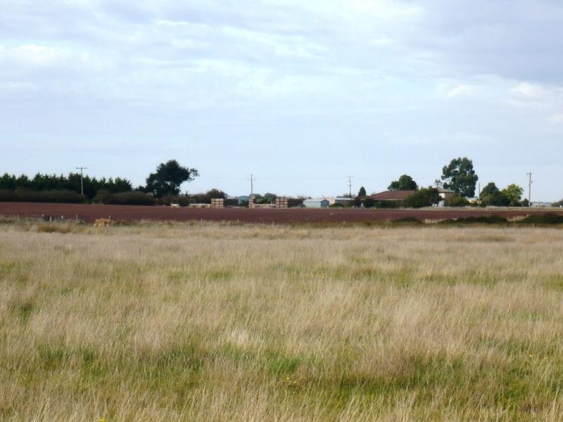 - Cnr. Dean Newlyn Rd. and Ryries Rd., Newlyn VIC 3364