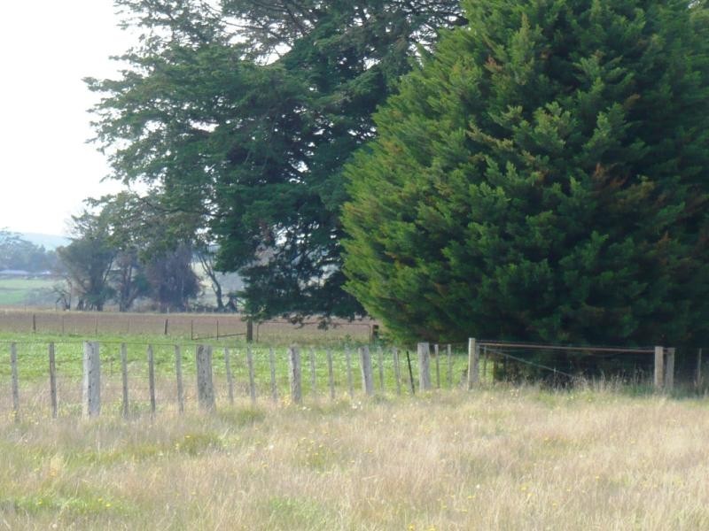 - Cnr. Dean Newlyn Rd. and Ryries Rd., Newlyn VIC 3364