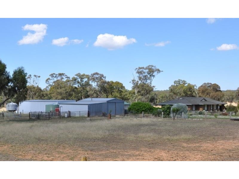 7056 Pyrenees Highway, Avoca VIC 3467