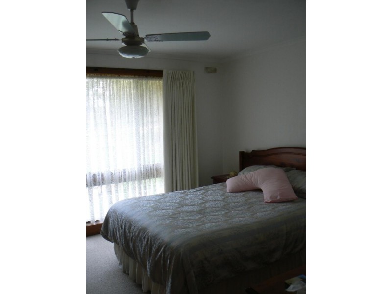 7056 Pyrenees Highway, Avoca VIC 3467