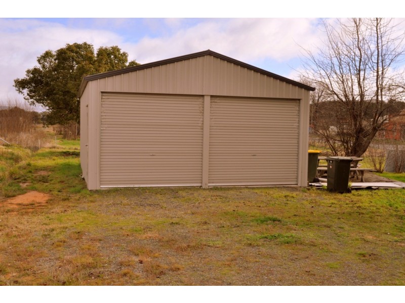 32 Brooke Street, Moonambel VIC 3478