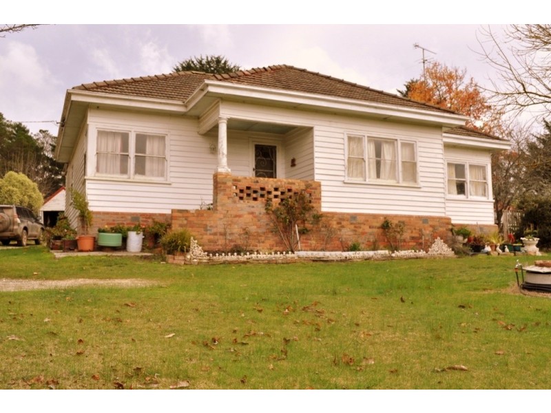 24 Park Road, Beaufort VIC 3373