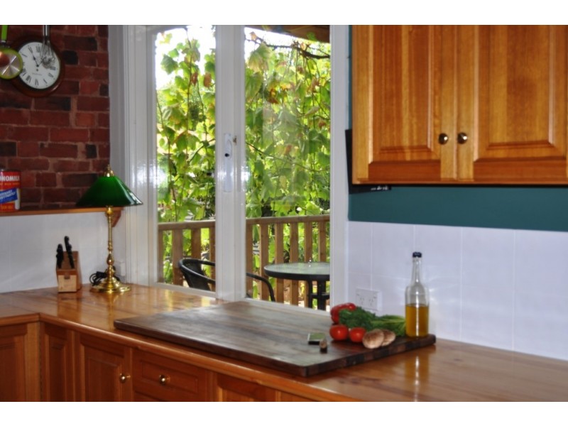 156 High Street, Avoca VIC 3467