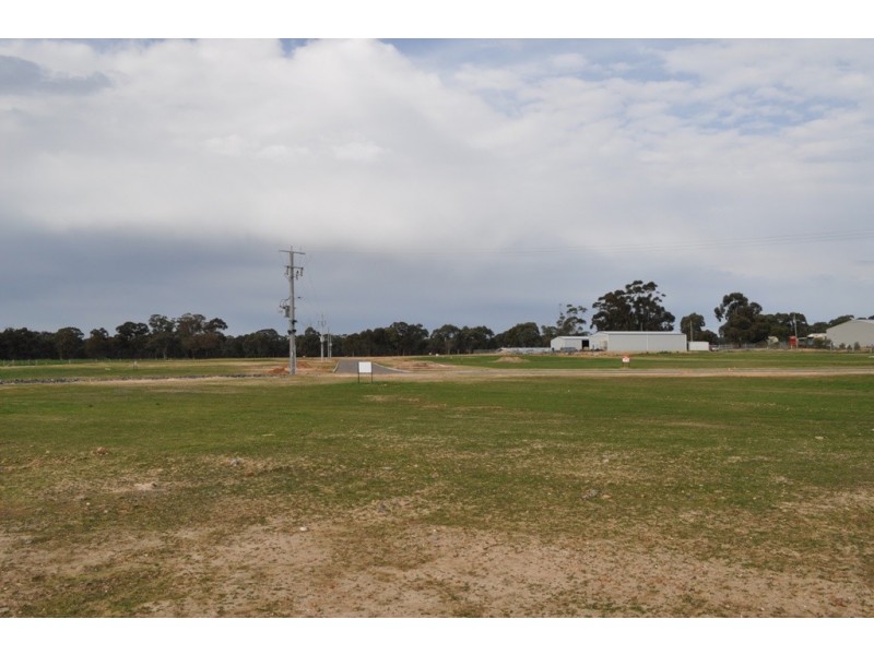 9 Blackney Drive, Avoca VIC 3467