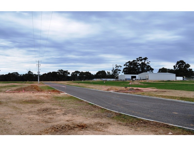 9 Blackney Drive, Avoca VIC 3467