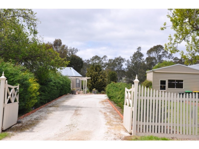 2 Faraday Street, Avoca VIC 3467