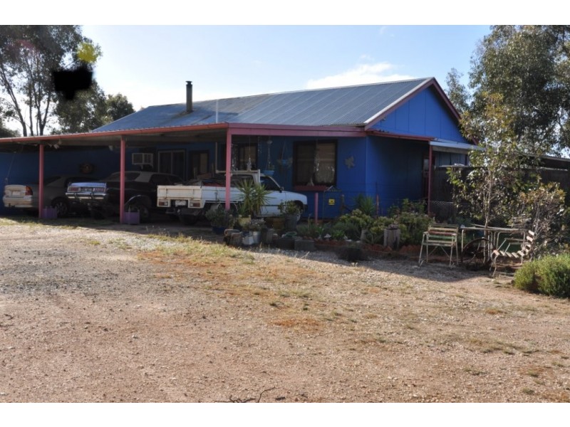 7064 Pyrenees Highway, Avoca VIC 3467