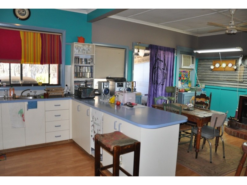 7064 Pyrenees Highway, Avoca VIC 3467