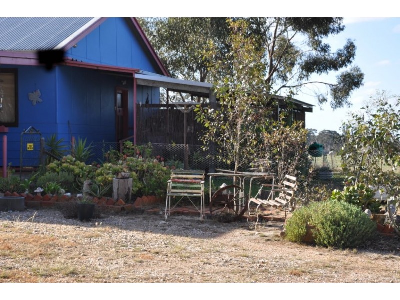 7064 Pyrenees Highway, Avoca VIC 3467