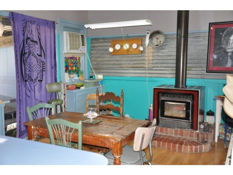 7064 Pyrenees Highway, Avoca VIC 3467