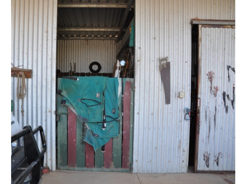 7064 Pyrenees Highway, Avoca VIC 3467