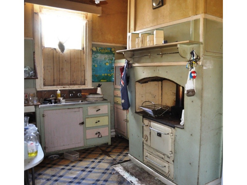 27 Faraday Street, Avoca VIC 3467