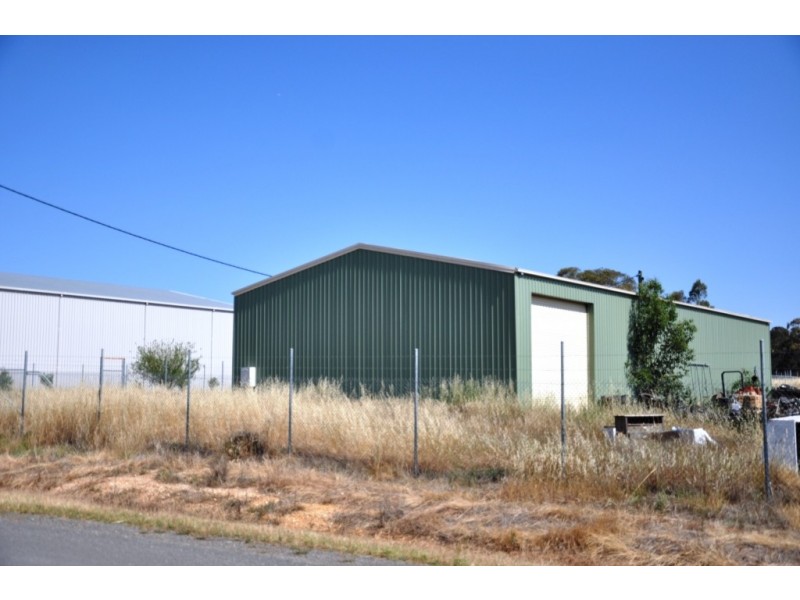 28-32 Rowe St, Avoca VIC 3467