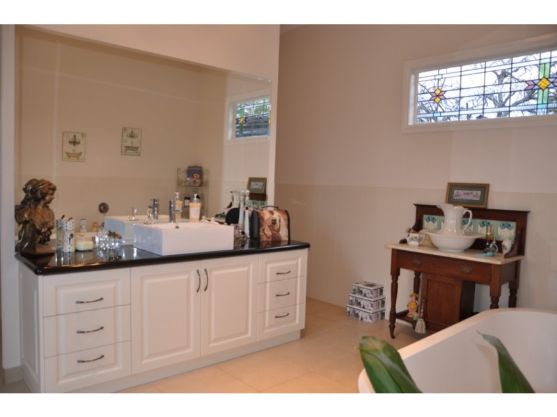 220 High Street, Avoca VIC 3467