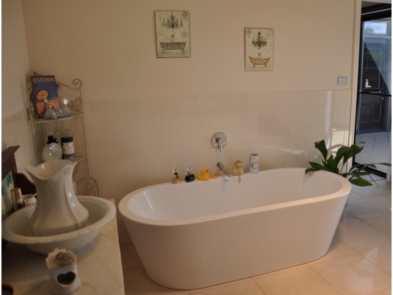 220 High Street, Avoca VIC 3467