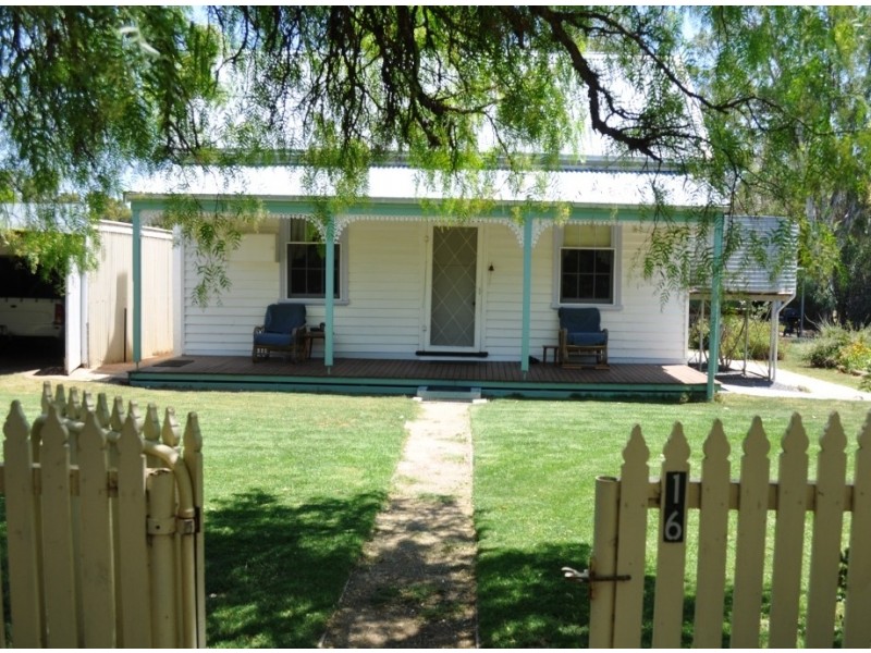 16 School St, Natte Yallock VIC 3465