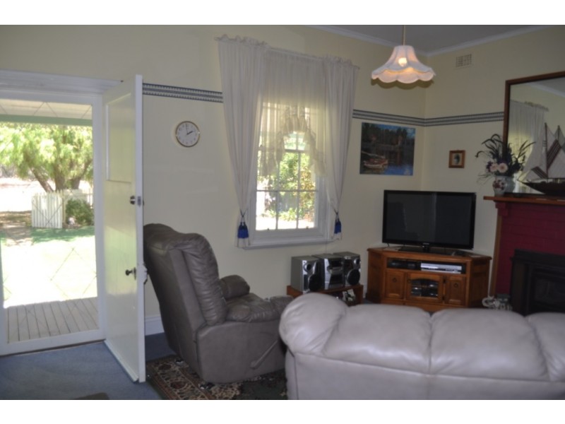 16 School St, Natte Yallock VIC 3465