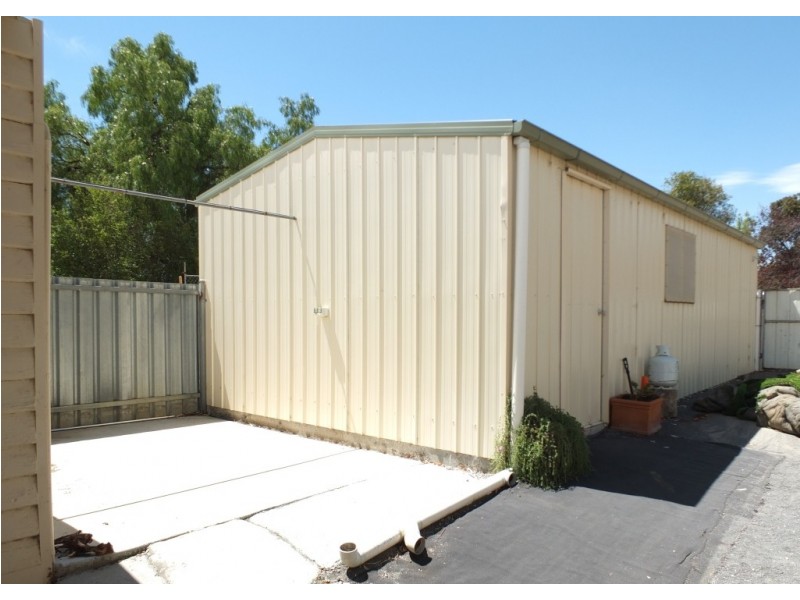 132 High Street, Avoca VIC 3467